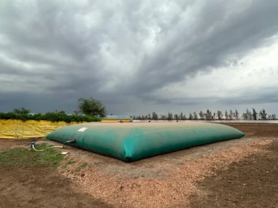 Flexibilná nádrž na vodu v poľnohospodárskej oblasti
